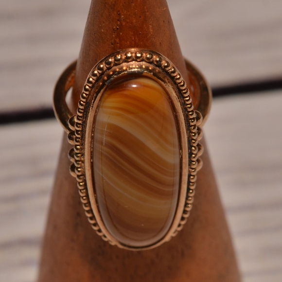 Avon large marbled gemstone gold plate ring size 4 - Picture 2 of 8